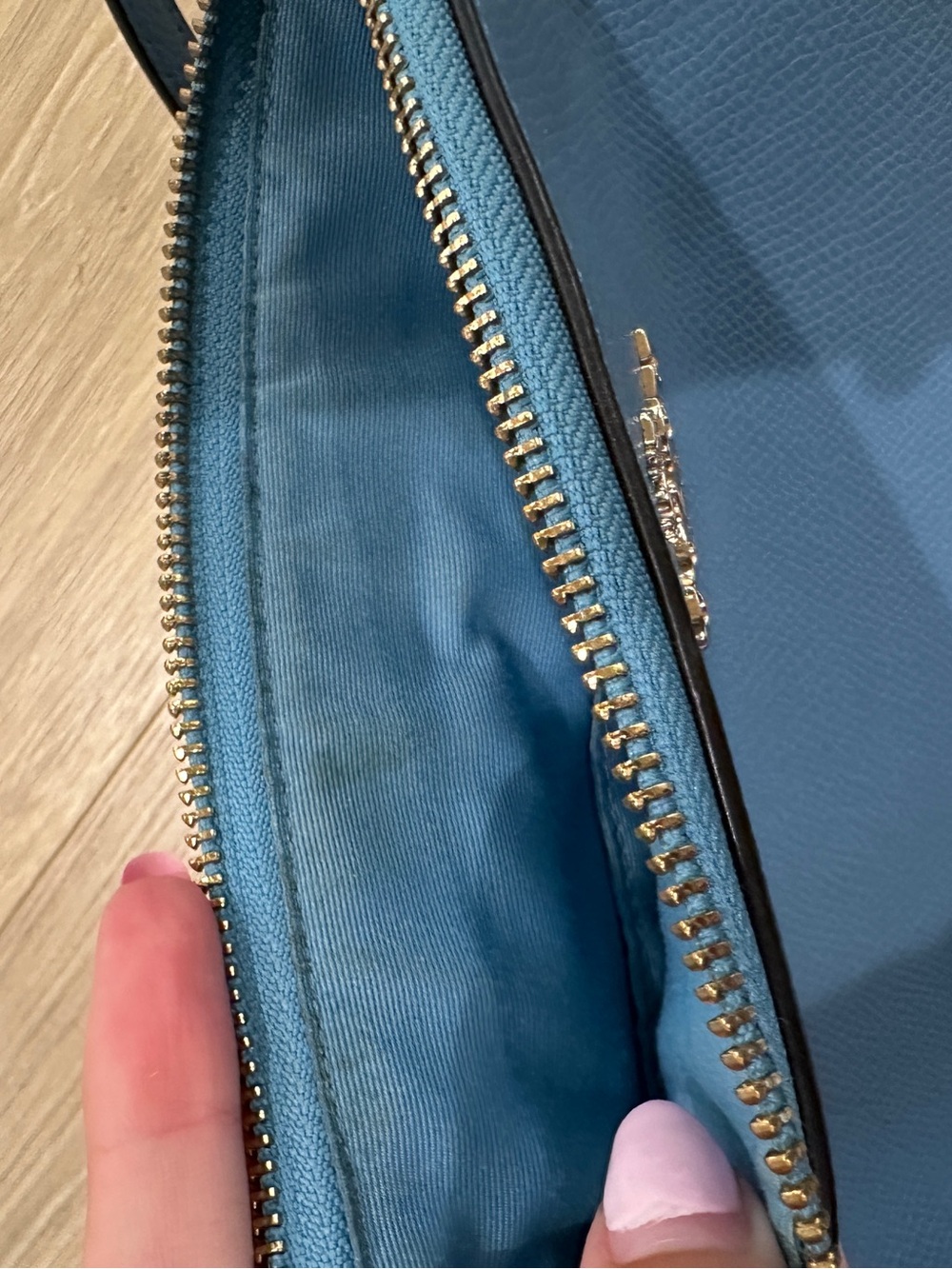 Coach Blue Pebbled Leather Crossbody Bag with Gold Hardware - Picture 5 of 6